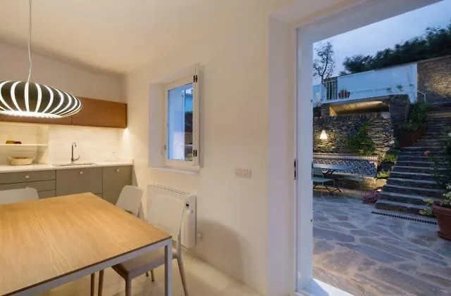 Centric Townhouse With Sea View - Casa Marta Villa Cadaques